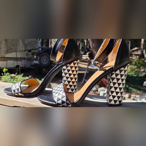 Patrizia By Spring Step Gorgeous B&W Block Heels Sz39/8.5 - Picture 3 of 9